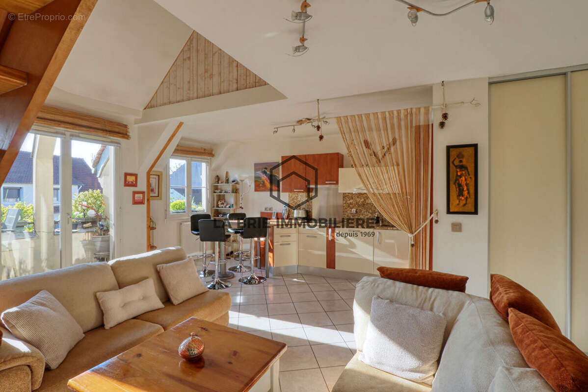 Appartement à BRIE-COMTE-ROBERT