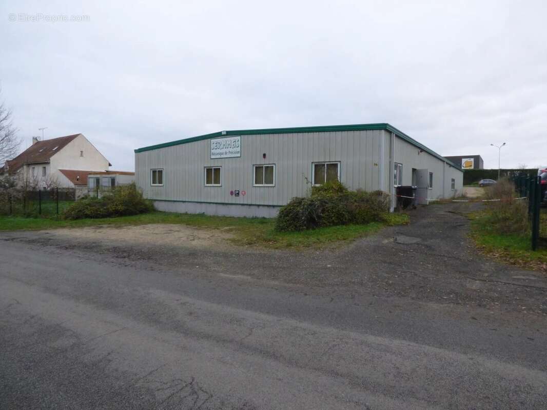 Commerce à MEREVILLE