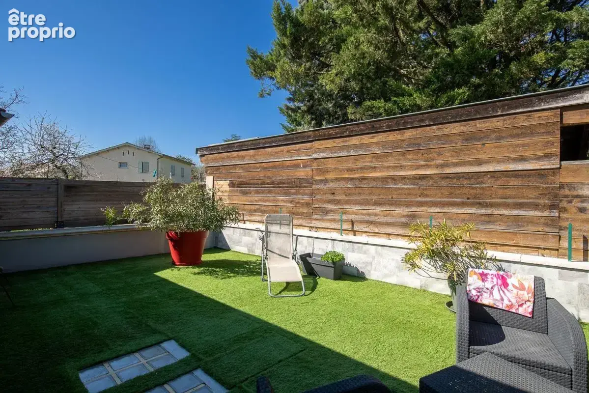 HURIGNY - Maison de village avec terrasses et piscine - photo 2