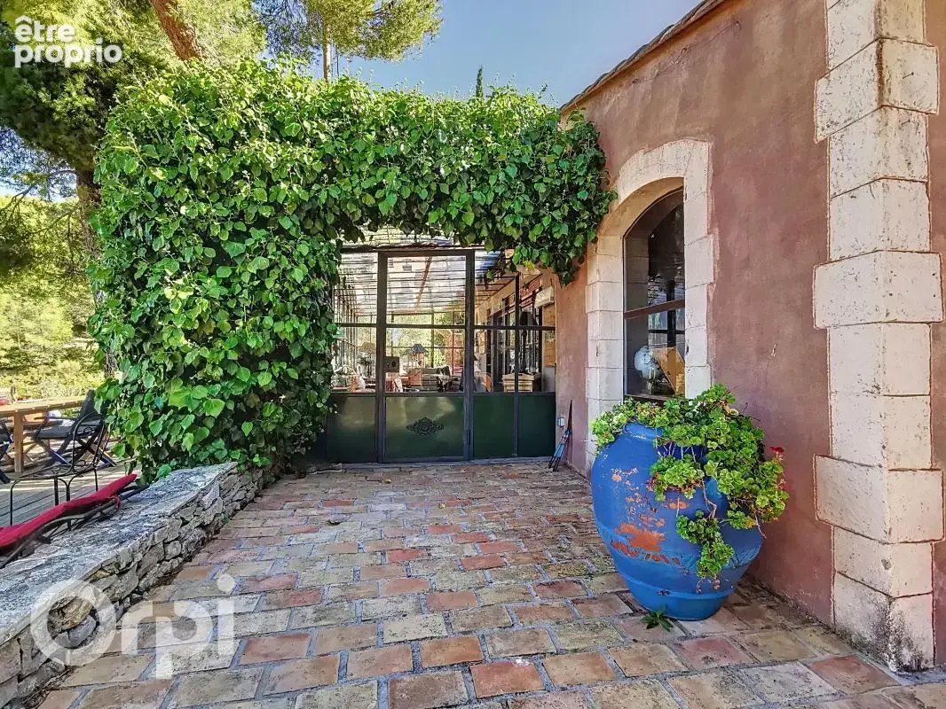 A vendre maison de caractère avec piscine au Beausset Vieux - photo 3