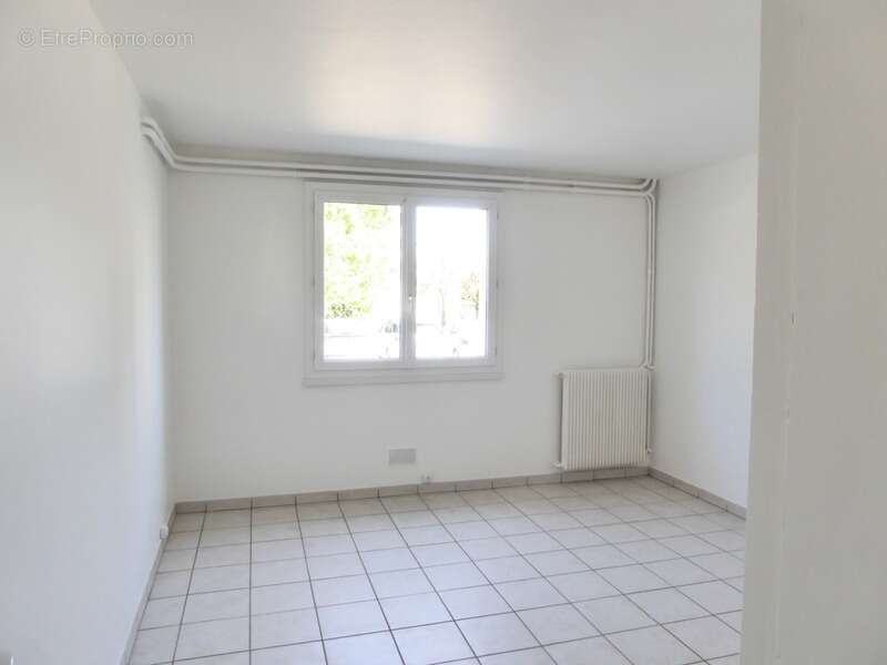 Appartement à BRUYERES-LE-CHATEL