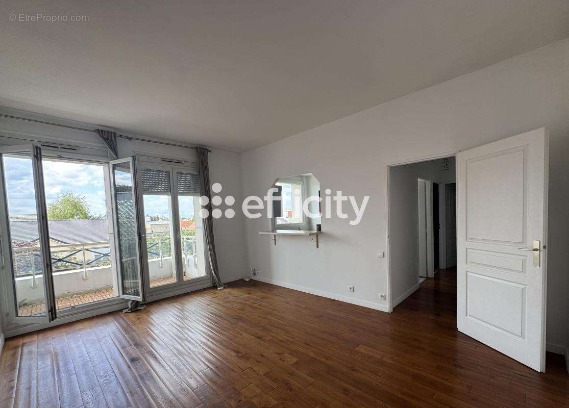 Appartement à SAINT-MAUR-DES-FOSSES