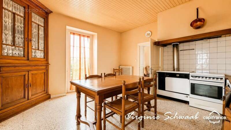 TILH (40) – Maison de 9 pièces avec dépendances sur plus de 3 000 m² de terrain - photo 13