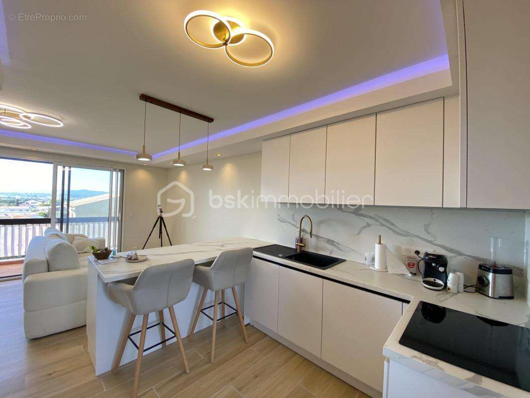 Appartement à SIX-FOURS-LES-PLAGES