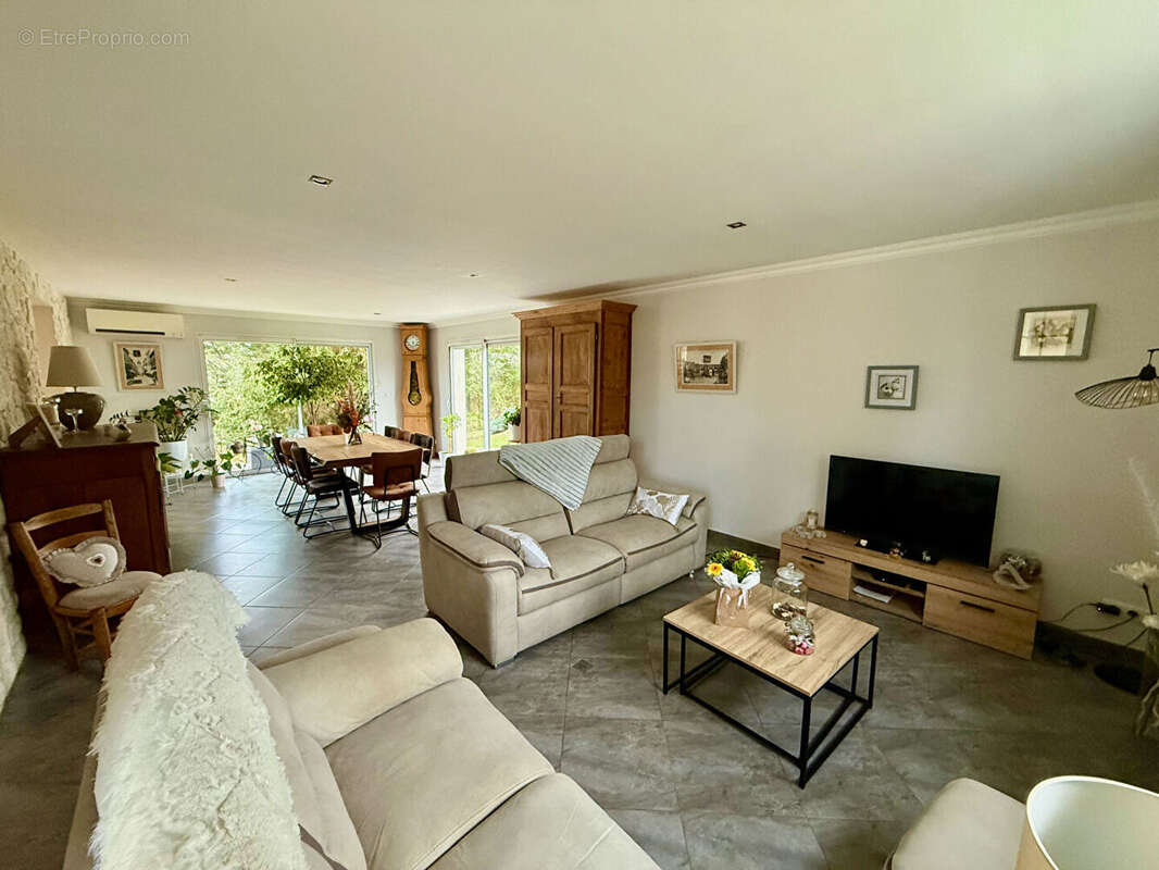 Maison à ALLEZ-ET-CAZENEUVE