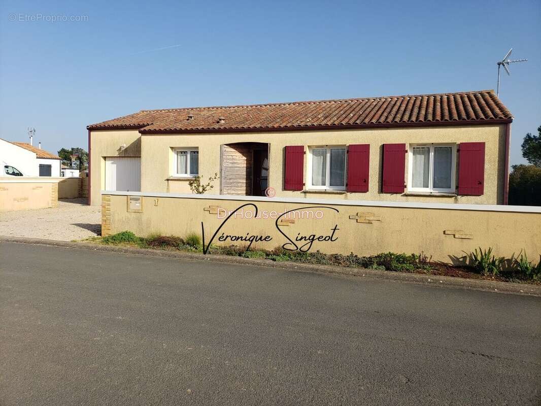 Maison à SAINT-JEAN-DE-BEUGNE