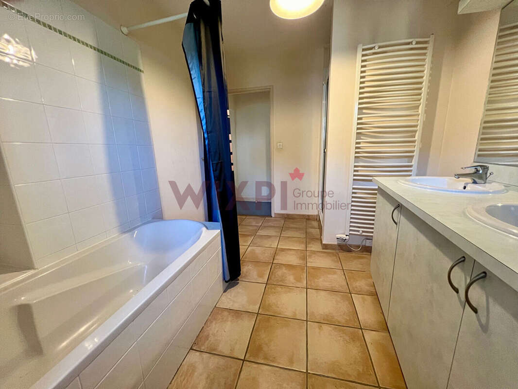 Appartement à SAINT-NAZAIRE-LES-EYMES