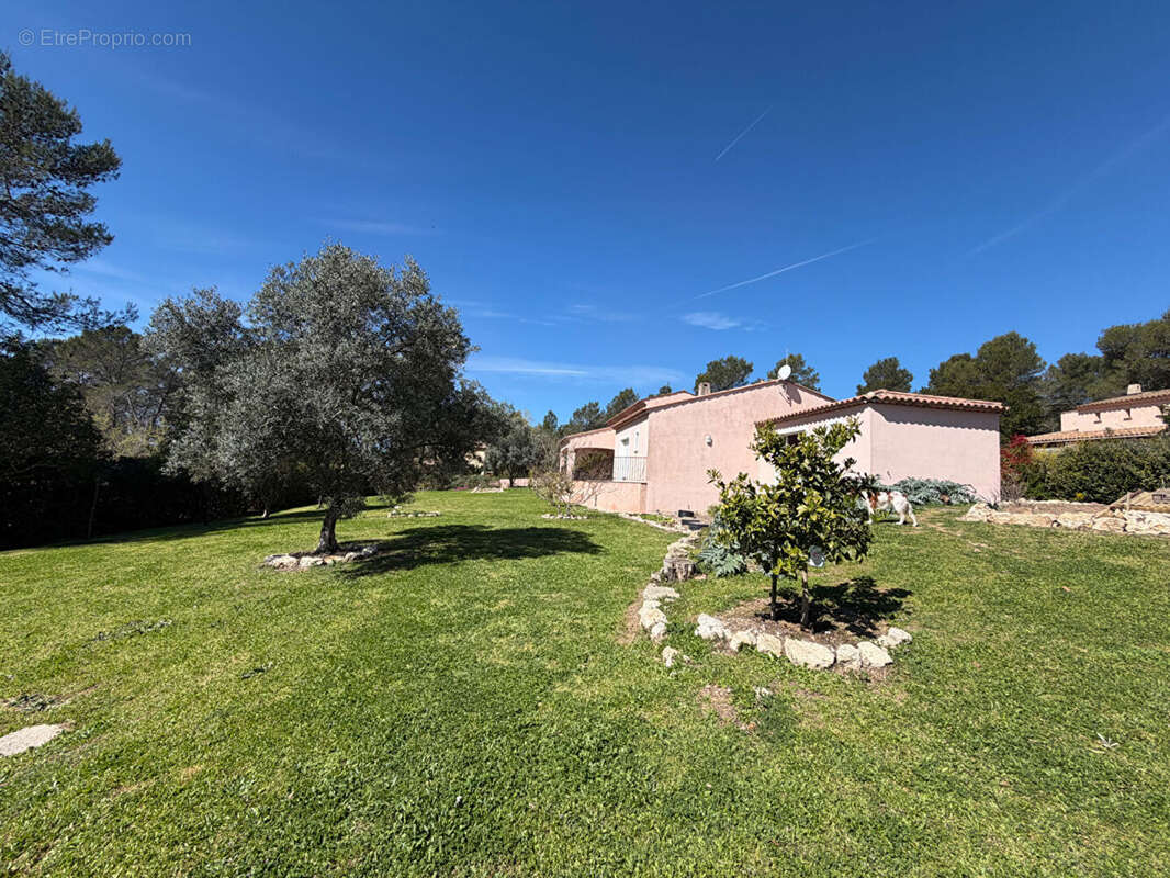 Maison à BAGNOLS-EN-FORET