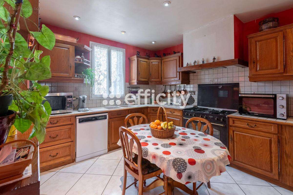 Maison à VILLENEUVE-LE-ROI