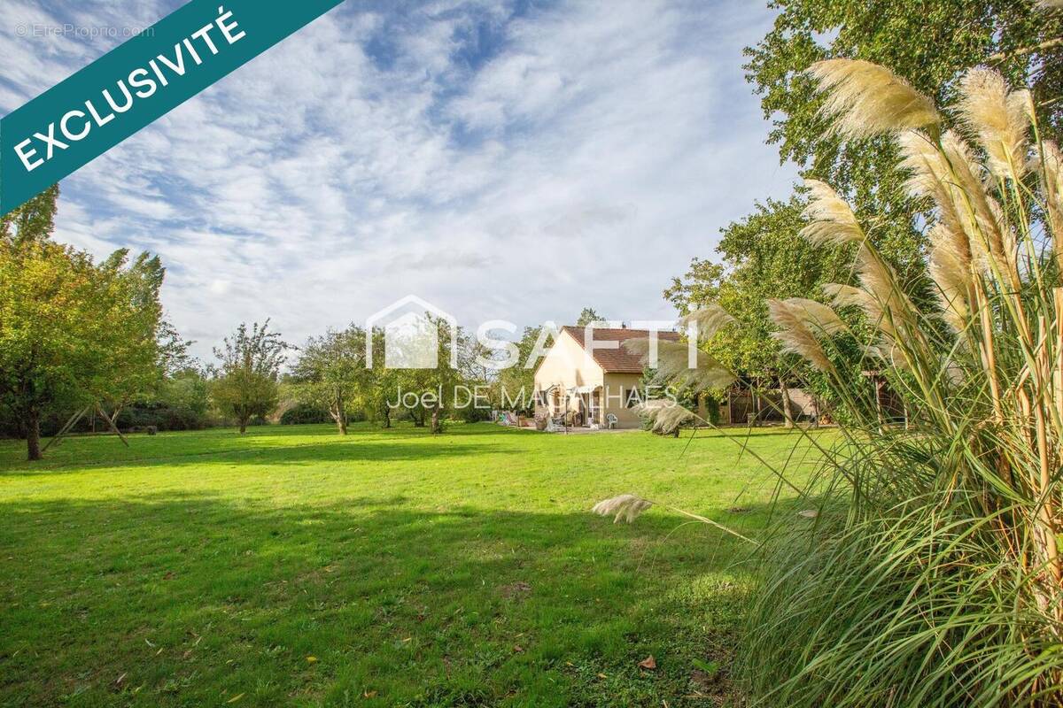 Photo 1 - Maison à LE MESNIL-SAINT-DENIS