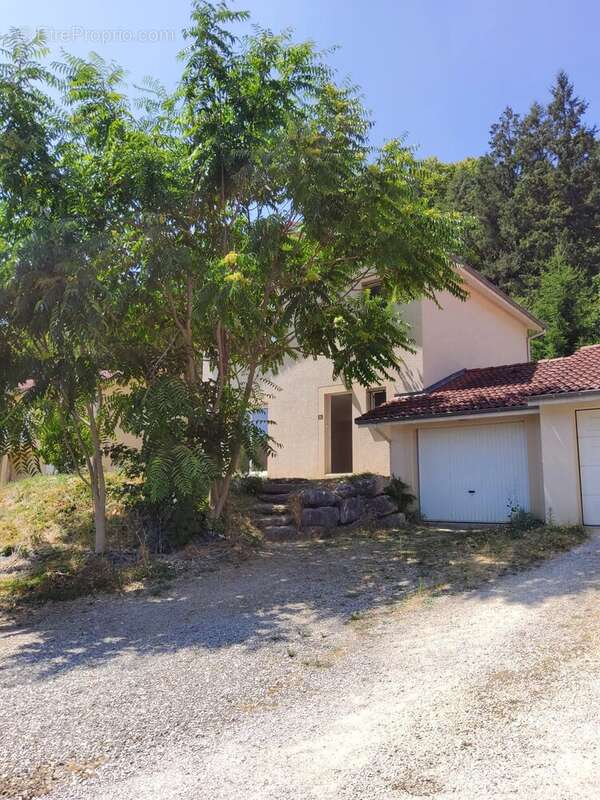 Vinay – Maison T4 de 95 m² avec garage, terrain de 646 m² - photo 4