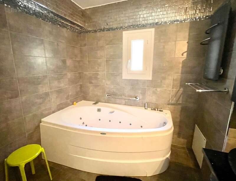 Propriano-Corse du Sud Maison 9 pièces de 170 m2 - photo 12