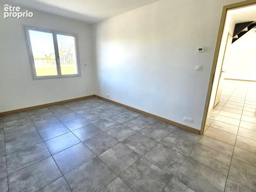 Maison récente, 5 chambres et un garage sur 950m2 - photo 7