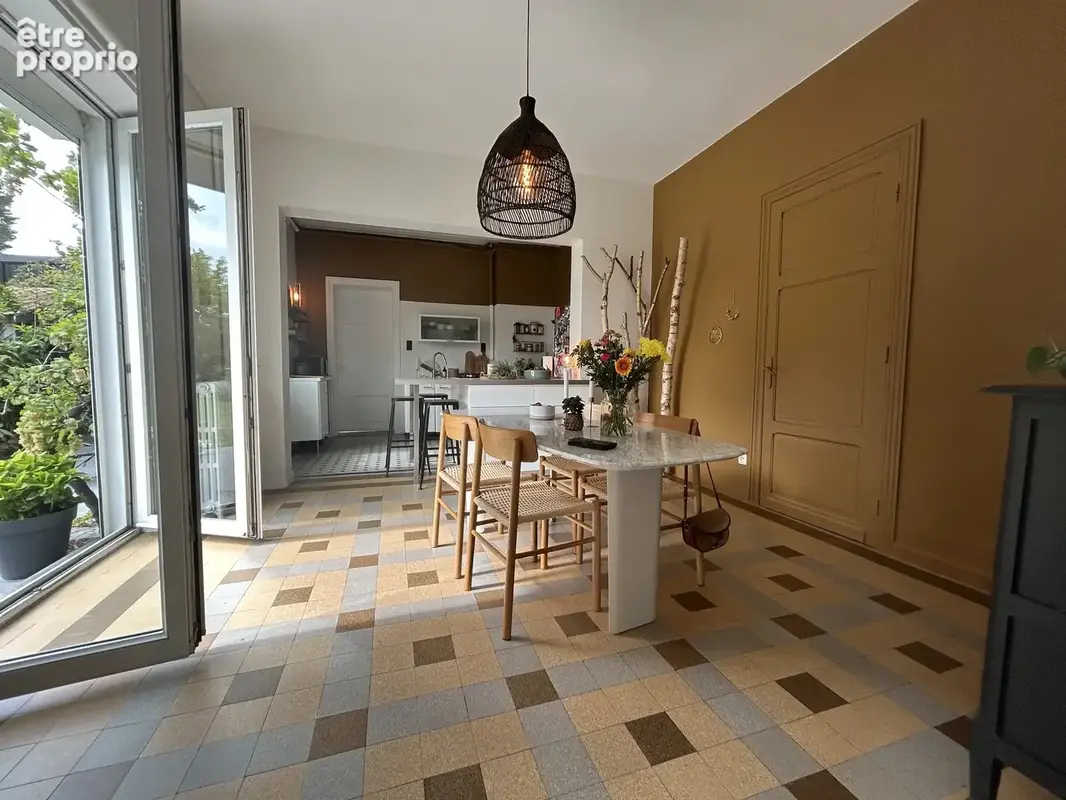 Maison de style bourgeoise double distribution développant 230m2 habitables et bâtie sur 2134m2 - photo 8