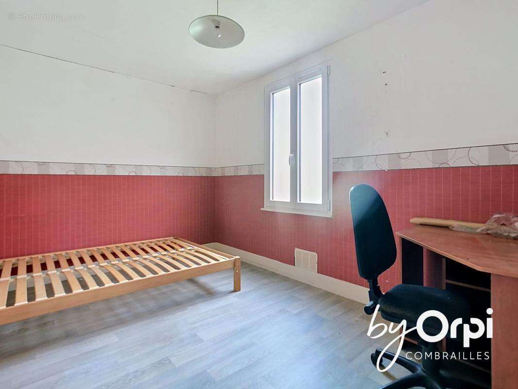 Maison à DURDAT-LAREQUILLE