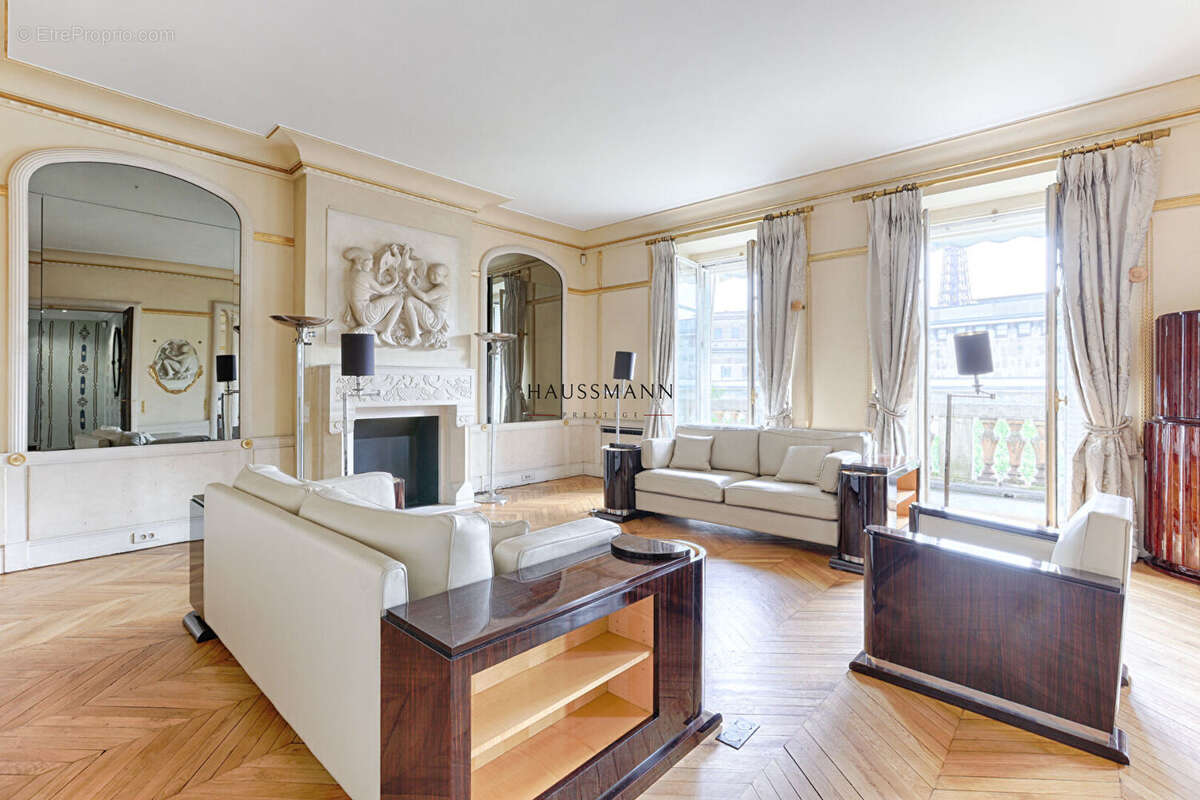 Appartement à PARIS-16E
