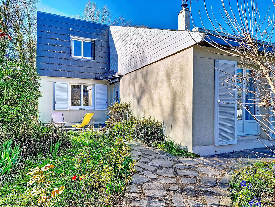 Maison à SAINT-BARTHELEMY-D'ANJOU