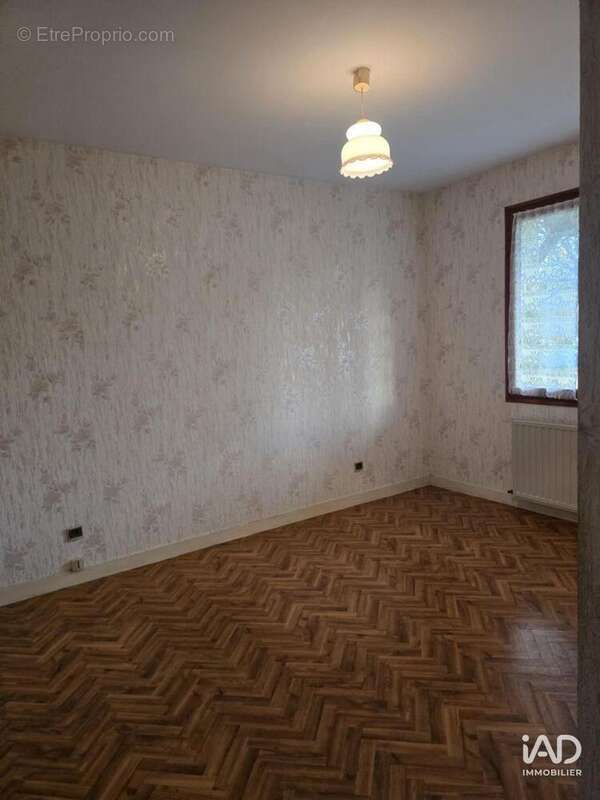 Photo 7 - Maison à LUSSAC-LES-CHATEAUX