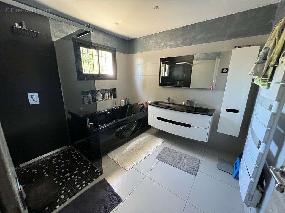 Maison à SAINT-VICTORET