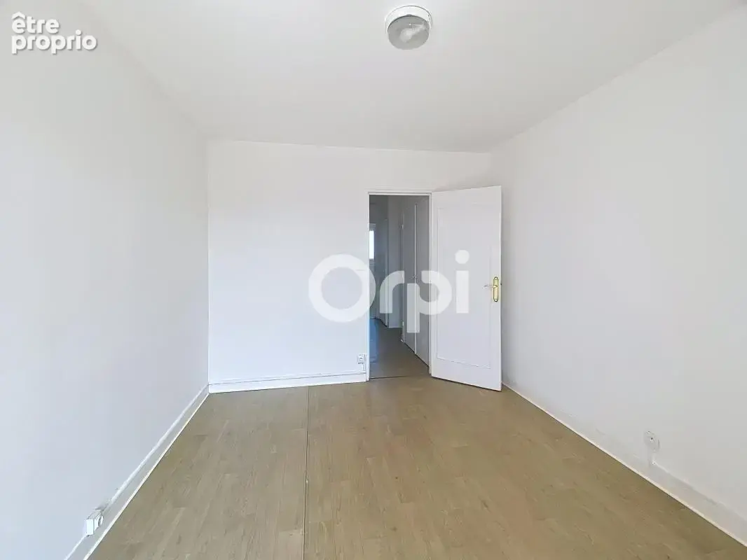 Appartement traversant avec vue mer et balcon à vendre - photo 15