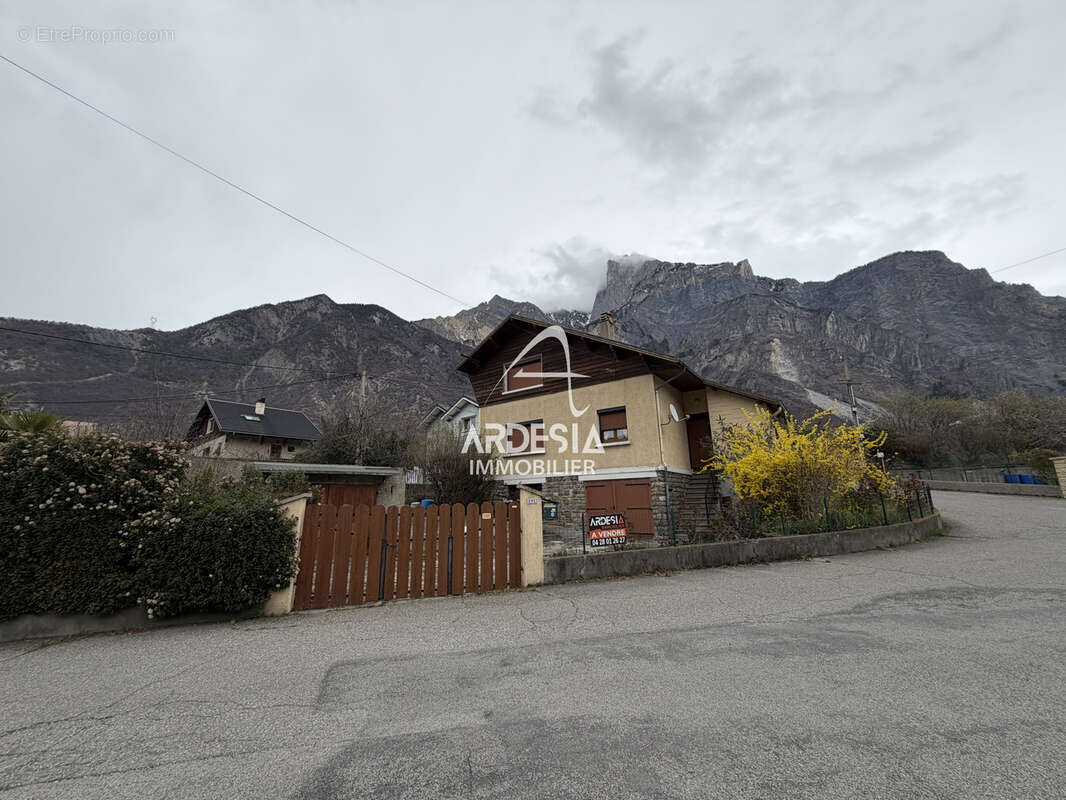 Maison à SAINT-JULIEN-MONT-DENIS