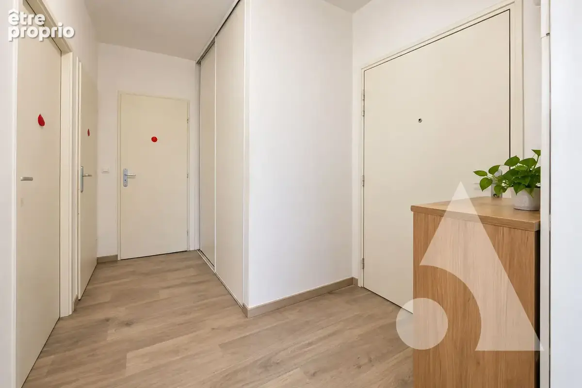 Appartement 3 pièces avec terrasse - Proche GARE et TZEN - photo 9