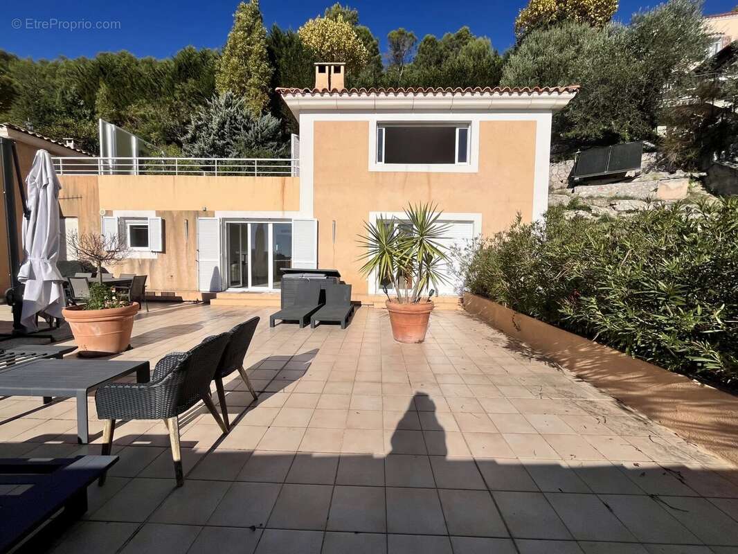 Appartement à EZE