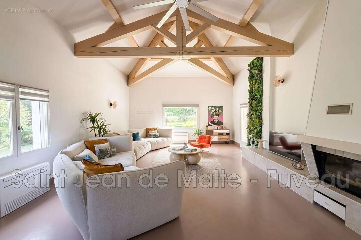 Maison à SIMIANE-COLLONGUE