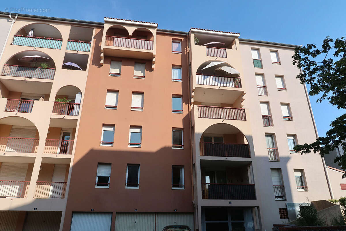 TOULOUSE HAUT-ROSERAIE - Ensemble immobilier de 209.35 m2 composé de 3 appartements loués avec cave et parking + 6 parkings - photo 3