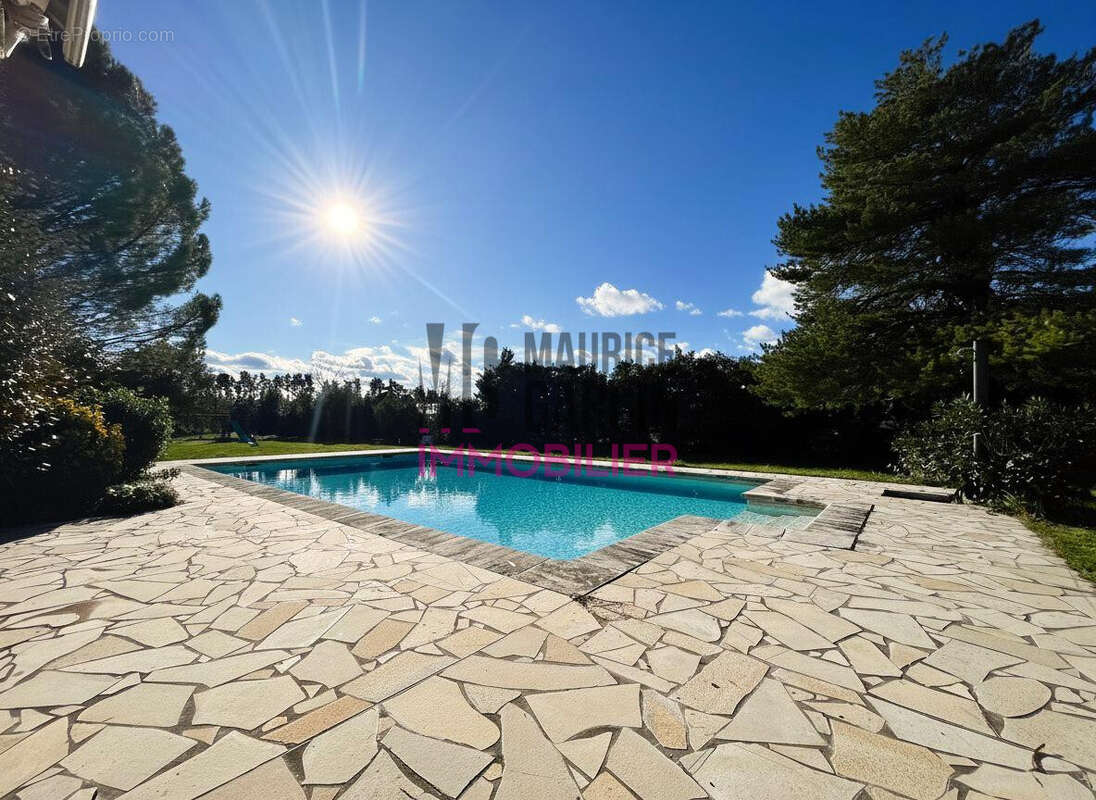 Maison à L&#039;ISLE-SUR-LA-SORGUE