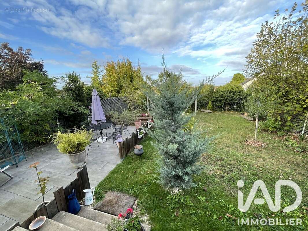 Maison 86 m² à La Chapelle-Saint-Ursin  - photo 7