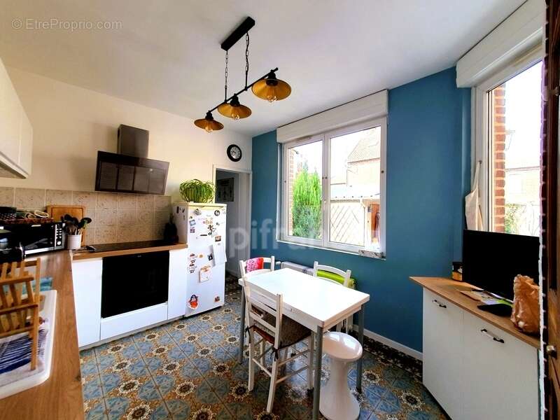 Albert – Élégante maison bourgeoise de 230 m² avec garage, cave et extérieur sans vis-à-vis - photo 7