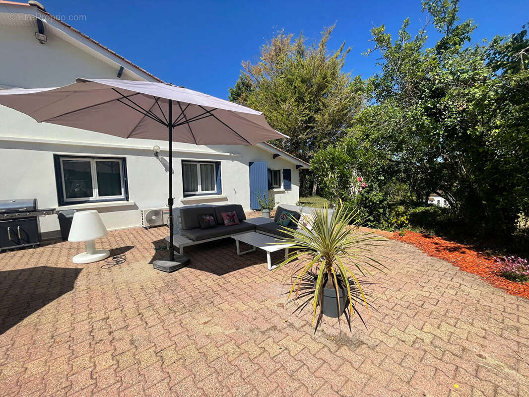 Charmante maison de plain-pied de quatre chambres avec piscine - photo 17