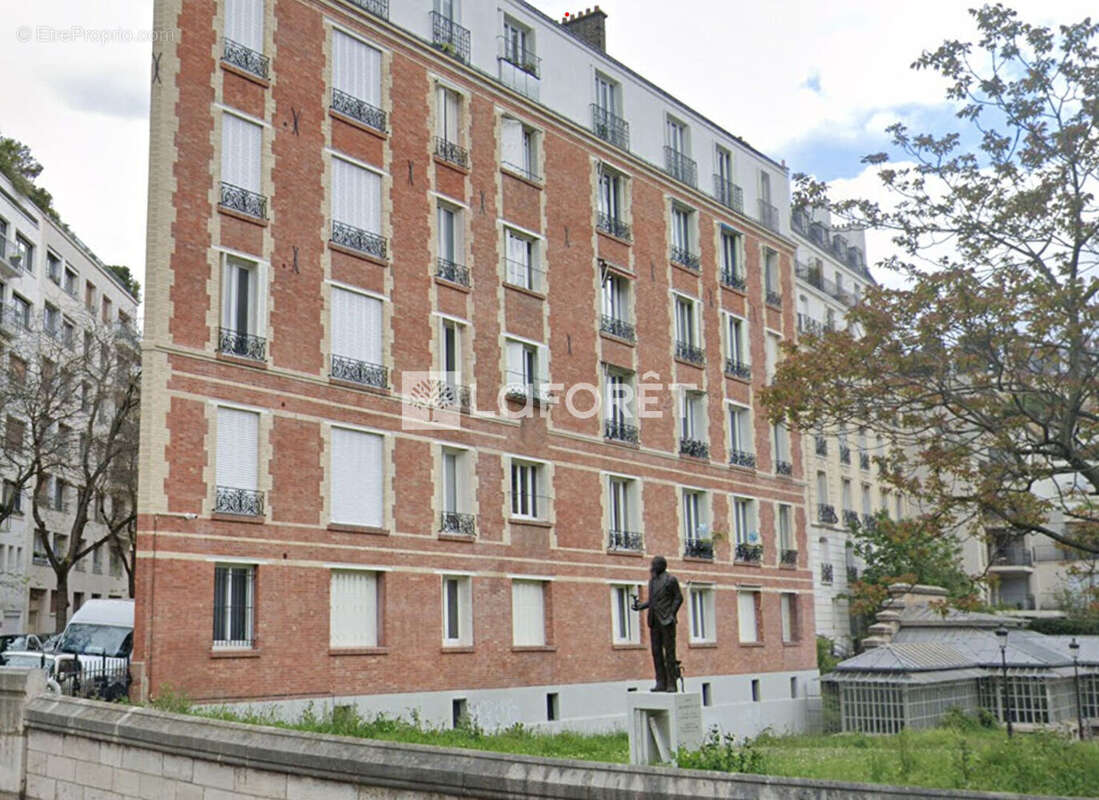 Appartement à PARIS-16E