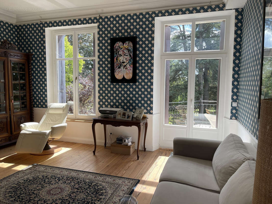 Maison à JAVERLHAC-ET-LA-CHAPELLE-SAINT-ROBERT