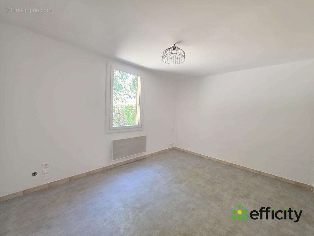 Maison 70 m² à Chateau-Arnoux-Saint-Auban  - photo 4