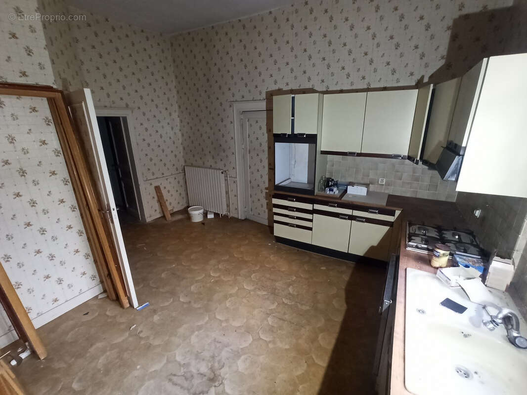 Commerce à SAINT-JUNIEN