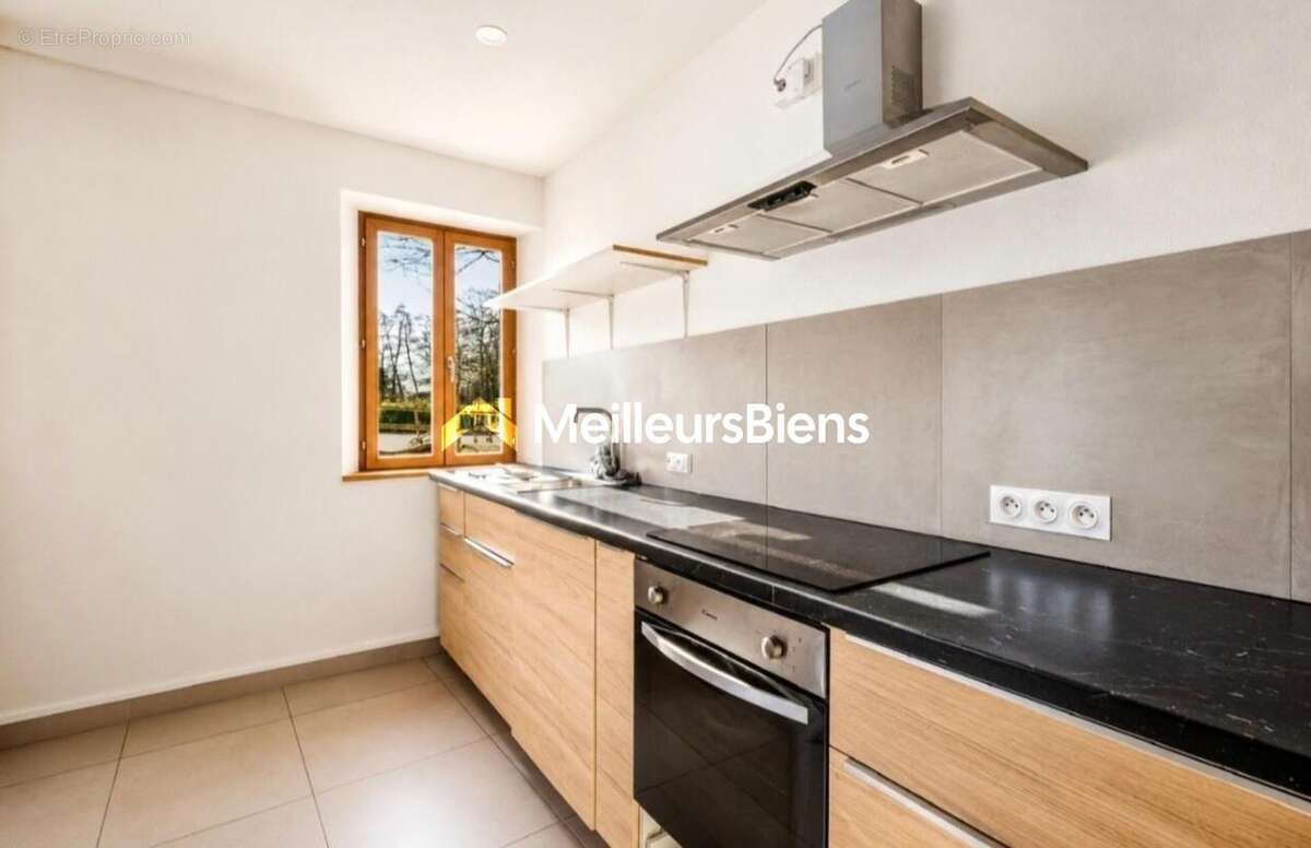 Maison à SAINT-GENIS-POUILLY