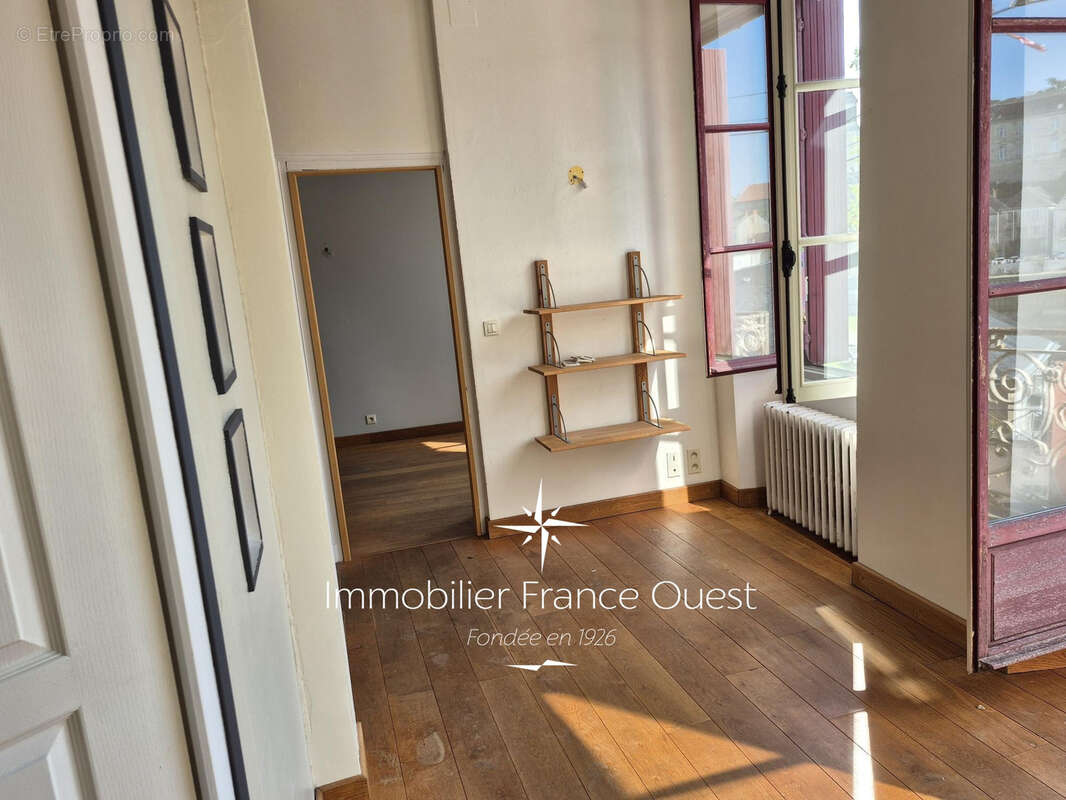 Maison de charme en pierre de tuffeau avec vue imprenable sur le château de Sablé et la Sarthe - photo 3