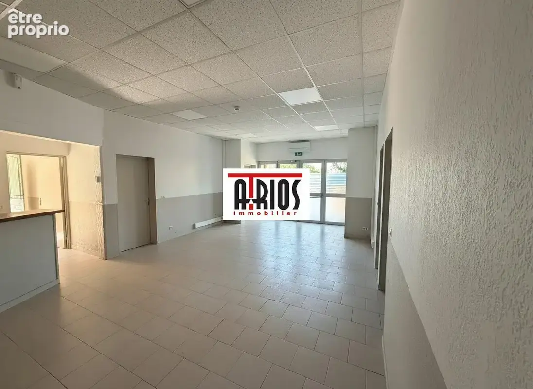 Commerce 670 m² à vendre à La Crau (83260) - photo 5