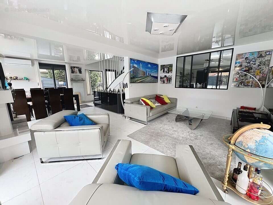 Maison à CHENNEVIERES-SUR-MARNE