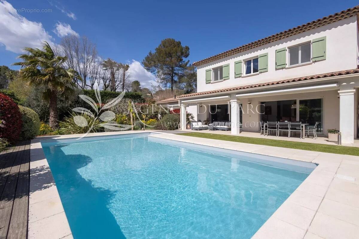 Maison à ROQUEFORT-LES-PINS