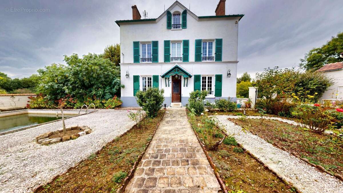 MAISON BOURGEOISE  229 M2 + dépendance 155 m2 PRIX  467900 - photo 4