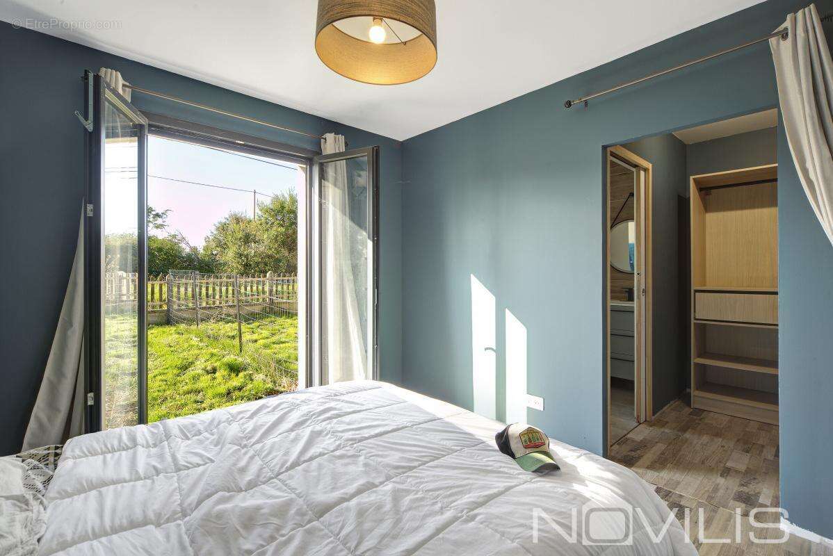 Maison à SAINTE-FOY-DE-PEYROLIERES