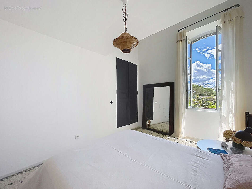 Maison en pierre rénovée, 3 chambres, double garage, jardin et piscine - photo 9