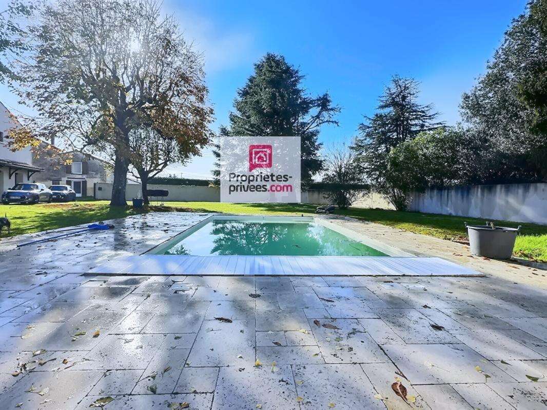 DEPT 33 - IZON - Maison 6 pièces 177 m2 avec jardin paysagé 1498m2 et piscine chauffée - photo 6