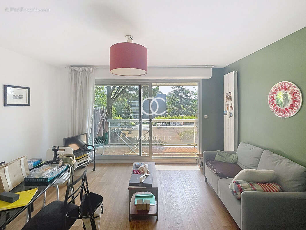 Vannes Le Bondon - Lumineux T2  avec Terrasse, Parking et Cave - photo 2