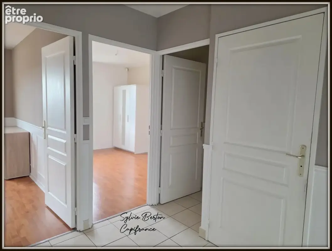 VAUJOURS - Appartement T3 de 72 m3 avec balcon, box et place de parking - photo 5