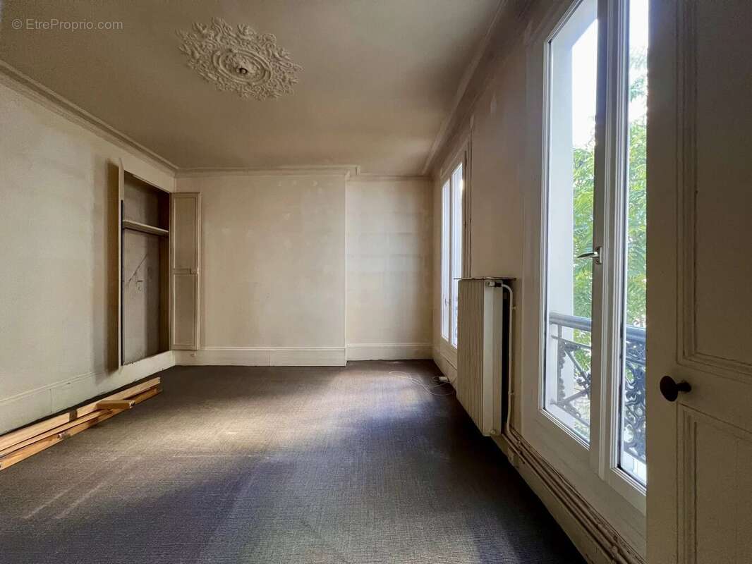 Appartement à PARIS-7E