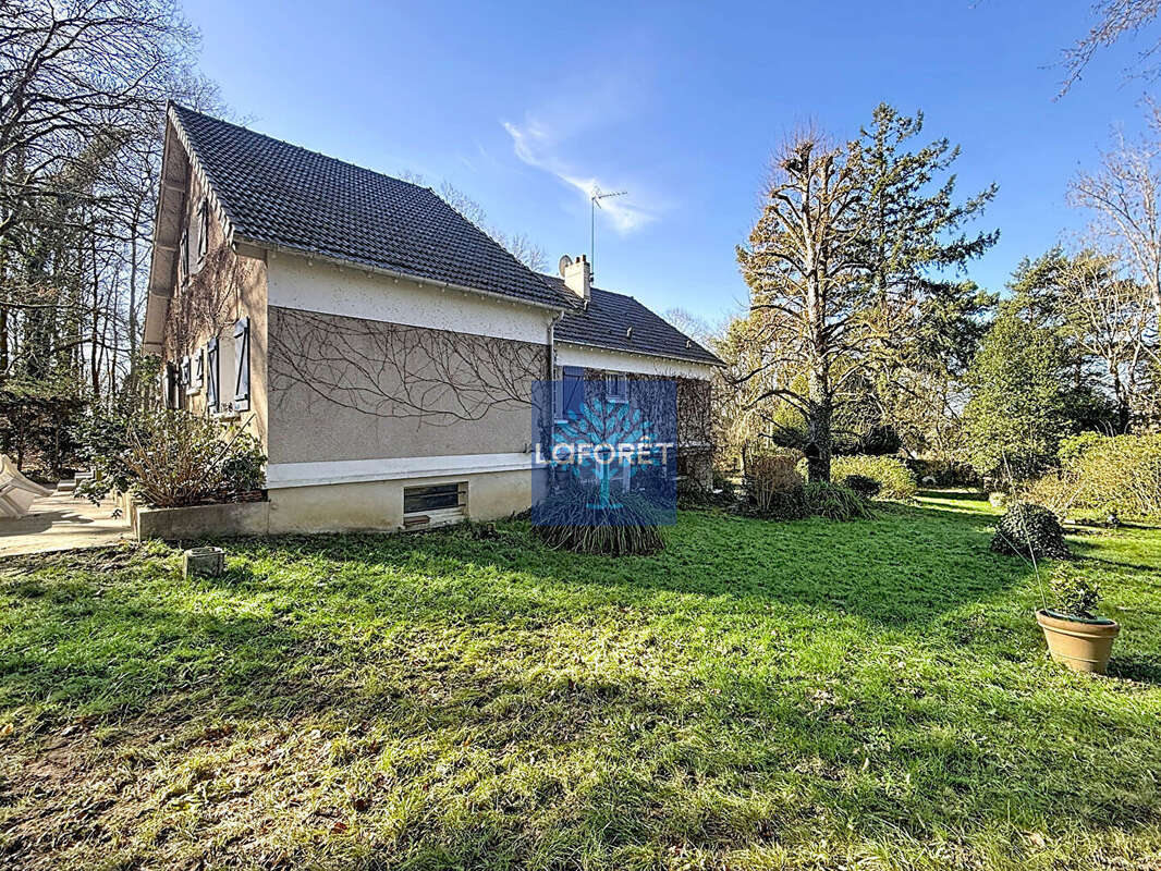 Maison à BAZOCHES-SUR-GUYONNE